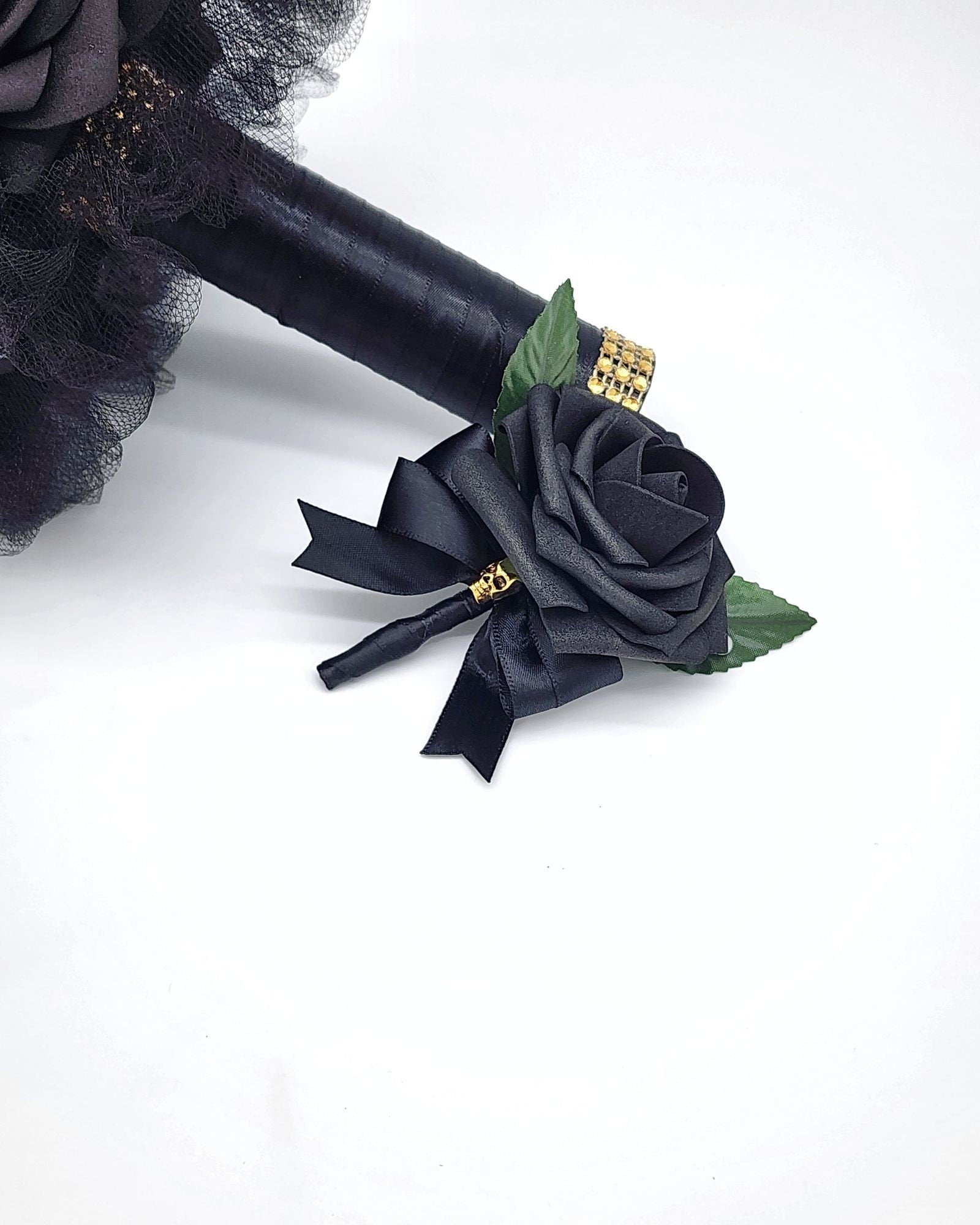 Gothic Skull Black Wedding Bouquet, Bridal Bouquet, Bridesmaid Bouquet, Matching Corsages and Boutonnieres, Halloween Wedding
