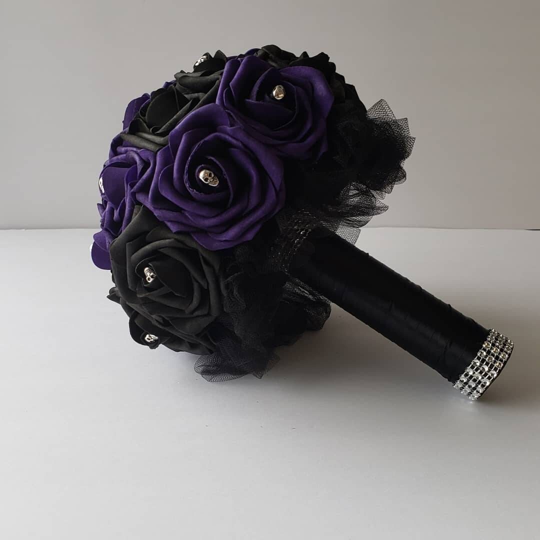 Gothic Skull Dark purple and Black Wedding Bouquet,Bridal Bouquet, Bridesmaid Bouquet,Matching Corsages and Boutonnieres,Halloween Wedding