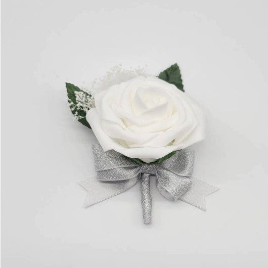 boutonniere with baby's breath