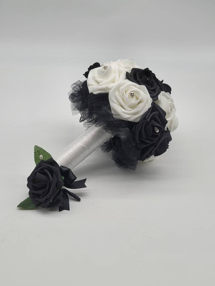 Gothic Skull Black and White Wedding Bouquet, Bridal Bouquet,Bridesmaid Bouquet, Matching Corsages and Boutonnieres, Halloween Wedding