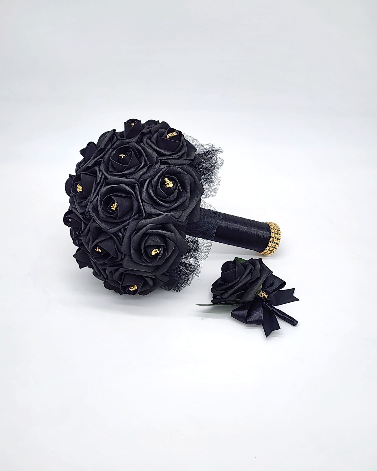 Gothic Skull Black Wedding Bouquet, Bridal Bouquet, Bridesmaid Bouquet, Matching Corsages and Boutonnieres, Halloween Wedding
